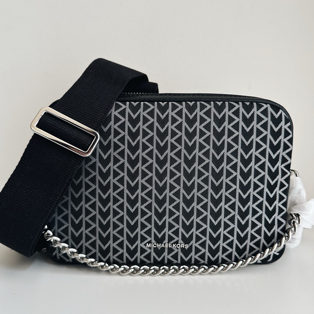 Michael Kors Bryant Medium MK2000 Logo Jacquard Camera Crossbody Bag